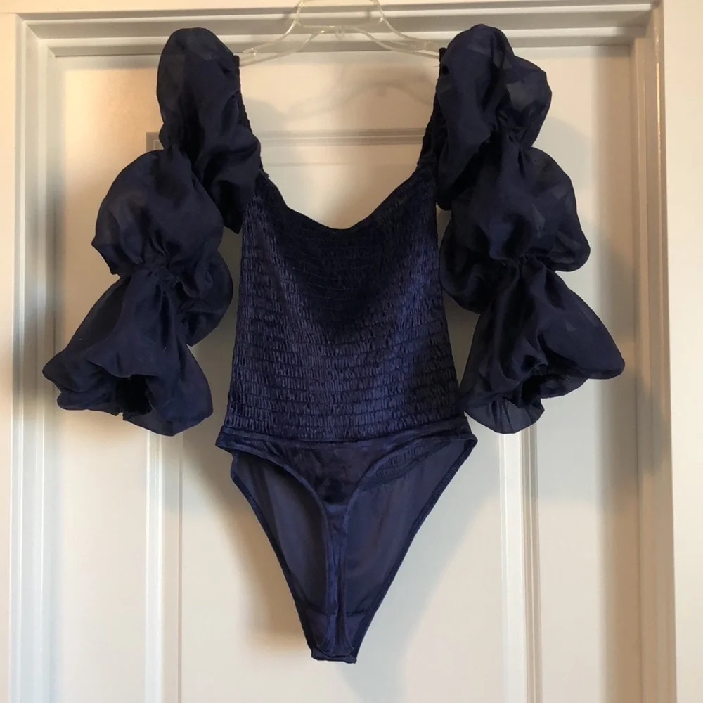 Free People girls Just Wanna Bodysuit Sz M Navy Smocked Puff Sleeve Velvet - Picture 6 of 8